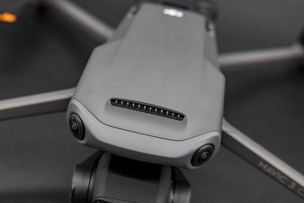 大疆 DJI Mavic 3 Classic 无人机：航拍新手的理想之选​