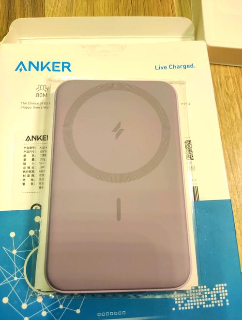 安克 PowerCore Slim 10000 PD 充电宝：小巧便携的快充神器​