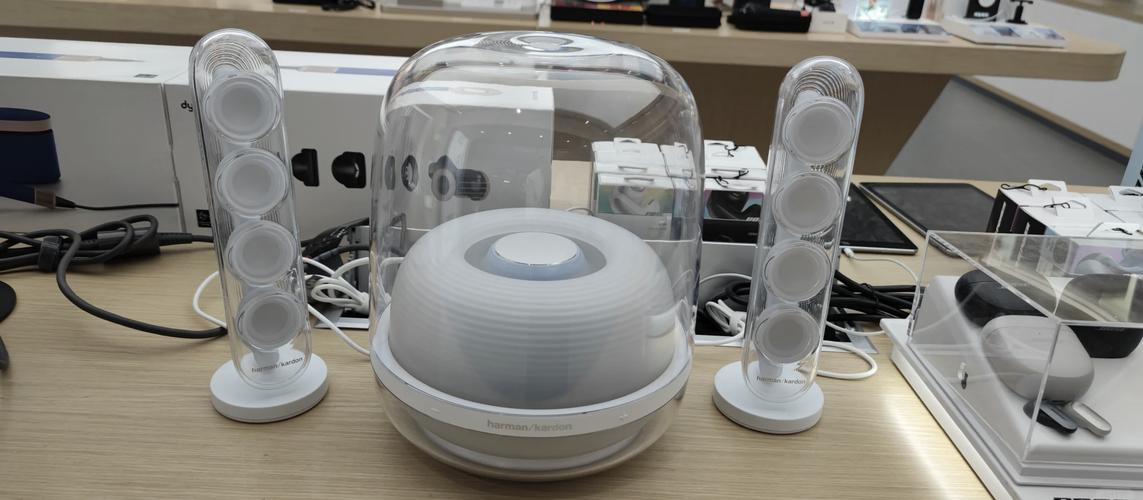 哈曼卡顿 SoundSticks 4 无线水晶音箱：颜值与音质的盛宴​