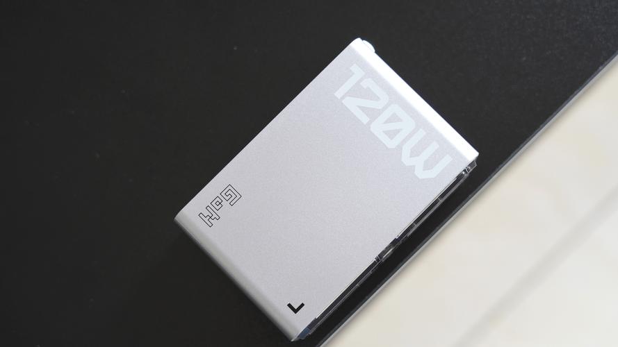 努比亚氘锋 120W 氮化镓充电器：超高速充电体验​
